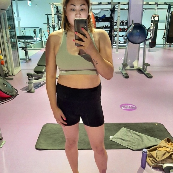 Meet your Posher, Ronda - Picture 1 of 1